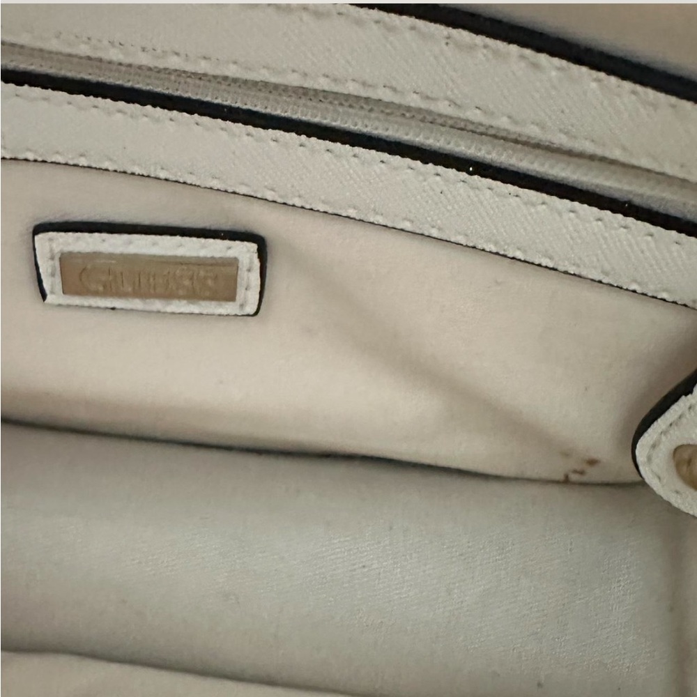 Y2K Guess White Shoulder Bag with Gold Chain - Picture 6 of 6